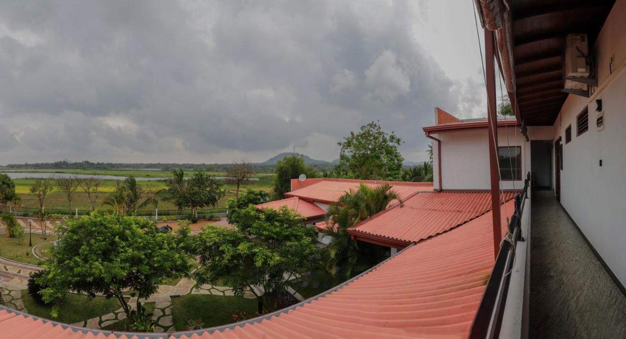 Nilambara Lake View Dambulla Extérieur photo